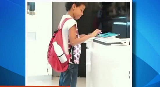 Imagem Menino que usou tablet de shopping para estudar ganha reforma na casa