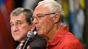 JOHANNESBURG, ÁFRICA DO SUL, RS, 05.07.2010 - Carlos Aberto Parreira, técnico da África do Sul, durante evento ao lado do ex-jogador e ex-técnico da Alemanha, Franz Beckenbauer, em sala de conferencias da Fifa na capital africana | Folhapress/Folhapress