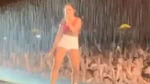 Anitta durante show no Ceará | Reprodução / Vídeo