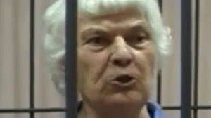 Sofya Zhukova, de 81 anos, acusada de distribuir "petiscos gelatinosos com pedaços de carne humana de suas vítimas" | Reprodução