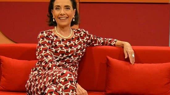 A apresentadora Vera Barroso no estúdio do Sem Censura | Bruno Souza/TV Brasil