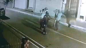 Assaltantes fizeram moradores da cidade como reféns | Arquivo