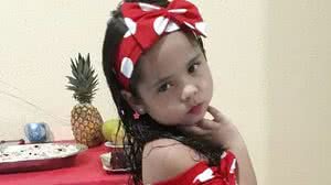 Imagem Em Libras, menina de 4 anos pede que pais surdos sejam tratados com respeito