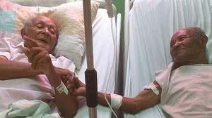 No encontro, os dois pacientes aparecem emocionados | Foto: Reprodução/ Secom PB-divulgação