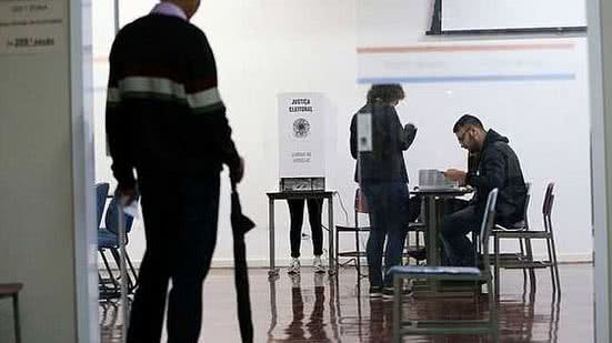 Imagem Dois mesários sofrem infarto e morrem no Rio de Janeiro