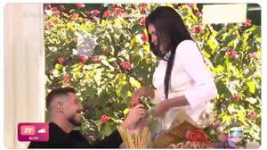 Imagem Vídeo: Pocah é pedida em casamento ao vivo no 'Mais Você'