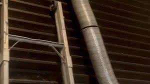 Fissura em cano de aquecedor a gás na casa em Guarujá (SP) de Binho Bezerra, 66, que morreu com a mulher por intoxicação | Polícia Civil de São Paulo