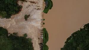 Vista aérea da barragem do Carioca, na cidade de Pará de Minas, no interior de Minas Gerais. A barragem tem 99% de chance de estourar e deixar algumas cidades na região alagadas | Eduardo Anizelli / Folhapress