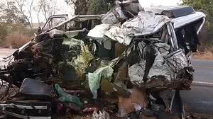 Van que se envolveu no acidente em Patos de Minas (MG) na madrugada deste domingo (20) | Foto: Polícia Rodoviária Federal/Divulgação