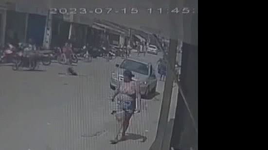 Imagem Vídeo: homem atropela criança de 8 anos enquanto empinava moto, em Pilar