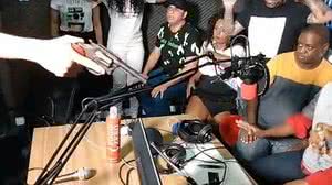Imagem Ex-The Voice sofre assalto com transmissão ao vivo no Facebook; veja o vídeo