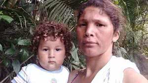 O morro que deslizou atrás do cômodo de pau a pique soterrou a mãe e sete filhos, deixando vivo apenas o de 12 anos, que está internado em estado gravíssimo | Foto: Reprodução