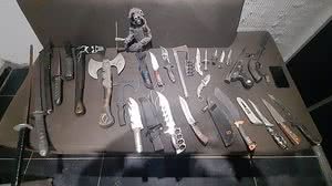 foram apreendidas facas, uma arma de pressão e uma garrucha | Foto: Cortesia / SSP