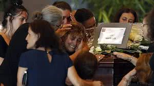 Os corpos são da família Cecala, da qual não se tinha notícias desde terça-feira quando a ponte desabou | AP Photo