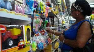 Famílias planejam presentear crianças no próximo dia 12 | Agência Brasil