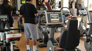 Exercícios físicos contribuem tanto para a melhoria da autoestima quanto para a socialização | Foto: José Cruz / Agência Brasil