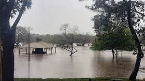 Em Pedro Osório, no sul do RS, cheia do rio Piratini transbordou nesta terça (12) e invadiu bairros próximos | Prefeitura Municipal de Pedro Osório no Facebook
