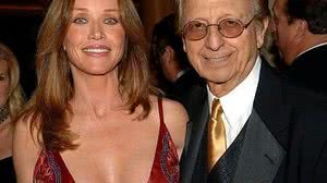 A atriz Tanya Roberts (ao lado do agente Norby Walters) em uma foto de 2006