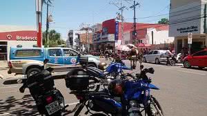 Gerente foi obrigado a ir até o banco para realizar saque | Reprodução / Chico Sabe Tudo