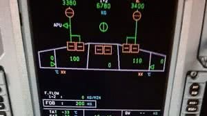 Painel da aeronave aponta 200 kg de combustível ao pousar, o equivalente a uma autonomia de apenas 6 minutos de voo | Reprodução