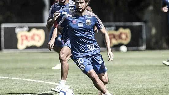 Imagem Santos deve ter volta de Victor Ferraz contra Fortaleza