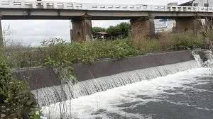 ￼Açude Acaraú Mirim, em Massapê, é um dos trinta que estão sangrando no Estado | Evilásio Farias / Especial para O POVO