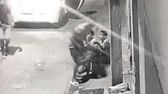 Os suspeitos conseguiram roubar dois celulares de crianças | Cortesia