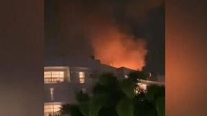 O helicóptero caiu no telhado de um hotel em Cairns, na Austrália | Veronica Knight/CNN