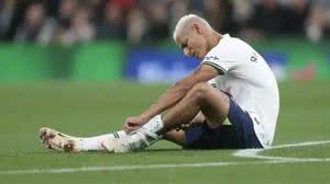 O atacante do Tottenham (ING) deixou o campo na segunda etapa mancando, com dores na panturrilha. | Foto: Reprodução / Twitter