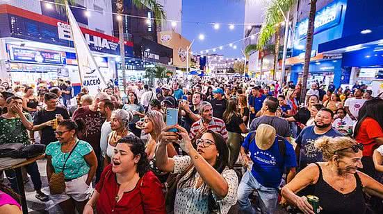 omerciantes, consumidores e turistas prestigiaram primeira edição do Sextou no Centro. | Foto: Jonathan Lins/ Secom Maceió