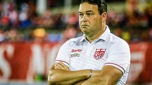 Roberto Fernandes tem feito mudanças pontuais na equipe desde que assumiu o CRB | Pei Fon / Portal TNH1