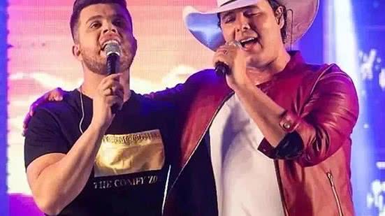 Conrado, à esquerda, sobreviveu ao acidente que matou Aleksandro (direita) | REPRODUÇÃO/INSTAGRAM