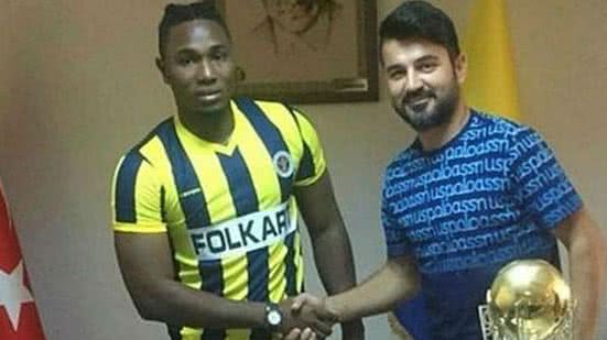 Imagem Engano ou exame? Atacante é contratado e demitido em 24 horas na Turquia