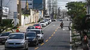 Rua Íris Alagoense, no Farol, foi recapeada e recebeu pintura | Secom Maceió
