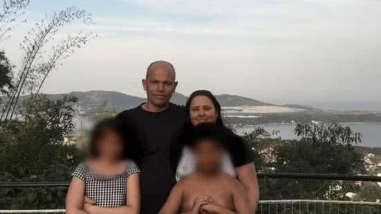 Os corpos dos pais e da irmã foram encontrados dentro da própria casa | Crédito: Facebook / Reprodução