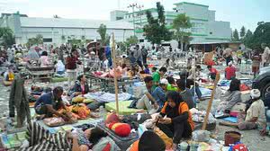 O maior dos tremores teve magnitude 7,5 e ocorreu a uma profundidade de 10 km, com epicentro a 35 km da cidade de Dongalla | reprodução