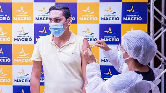 Capital tem mais de 90% dos adultos completamente imunizados | Foto: Bruno Wesley / Secom Maceió