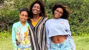 Glória e as filhas adolescentes, Maria, de 15 anos, e Laura, de 14 | Foto: Reprodução / Instagram