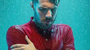 Imagem Ficar com as roupas úmidas após chuva causa resfriado? Mito ou verdade?