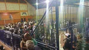 Moradores foram obrigados a sair de casa durante a madrugada | Reprodução / Redes Sociais