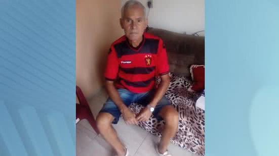 José Rocha Lins estava varrendo o quintal quando a casa dele foi atingida pela barreira | Foto: Reprodução