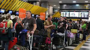 Imagem Direitos de passageiros em aeroportos incluem alimentação e hospedagem; saiba como reclamar