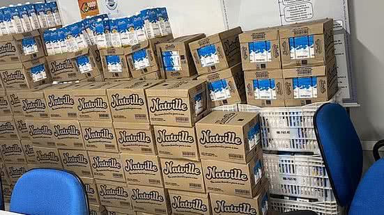 A fiscalização da Visa apreendeu 1.916 litros de leite Natville. | Foto: Cortesia