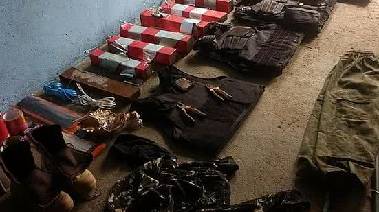 Explosivos e materiais de proteção foram encontrados com suspeitos | Cortesia ao TNH1