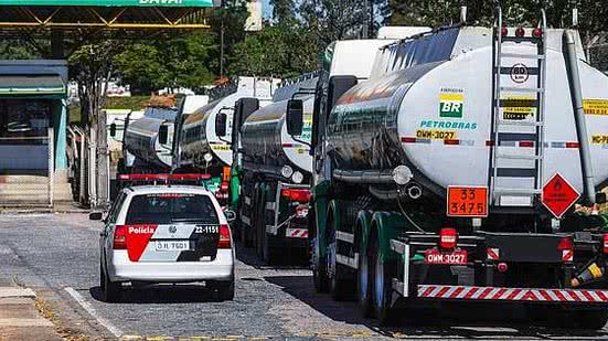 Subvenção foi criada para mitigar a alta do preço do diesel, estopim da greve dos caminhoneiros, em maio | Roosevelt Cassio/VEJA