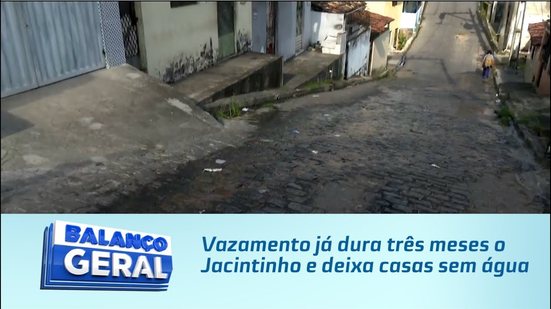 Vazamento já dura três meses o Jacintinho e deixa casas sem água