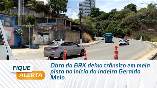 Obra da BRK deixa trânsito em meia pista no início da ladeira Geraldo Melo