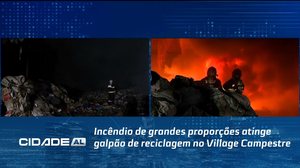 Incêndio de grandes proporções atinge galpão de reciclagem no Village Campestre