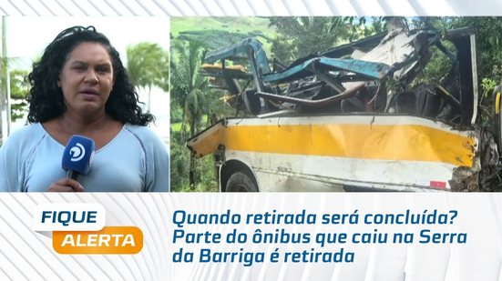 Quando retirada será concluída? Parte do ônibus que caiu na Serra da Barriga é retirada