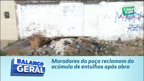 Moradores do poço reclamam do acúmulo de entulhos após obra